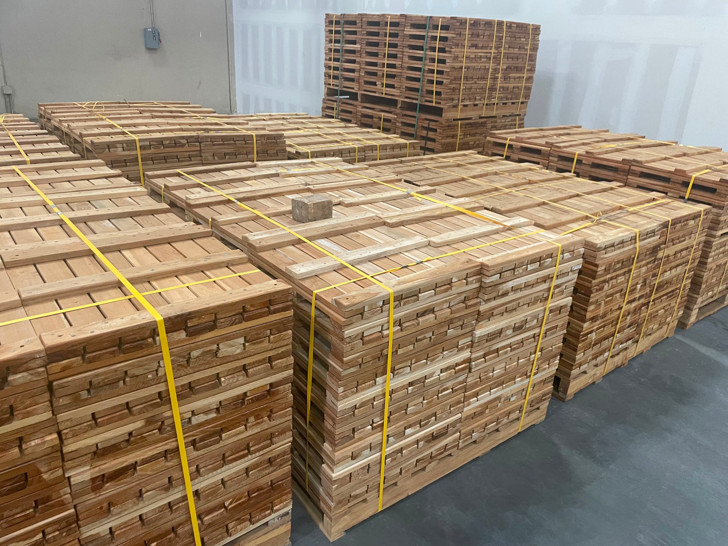 Ecuadorian plantation teak, banded and palletized for export — Platinum Luxury Teak, Chicago