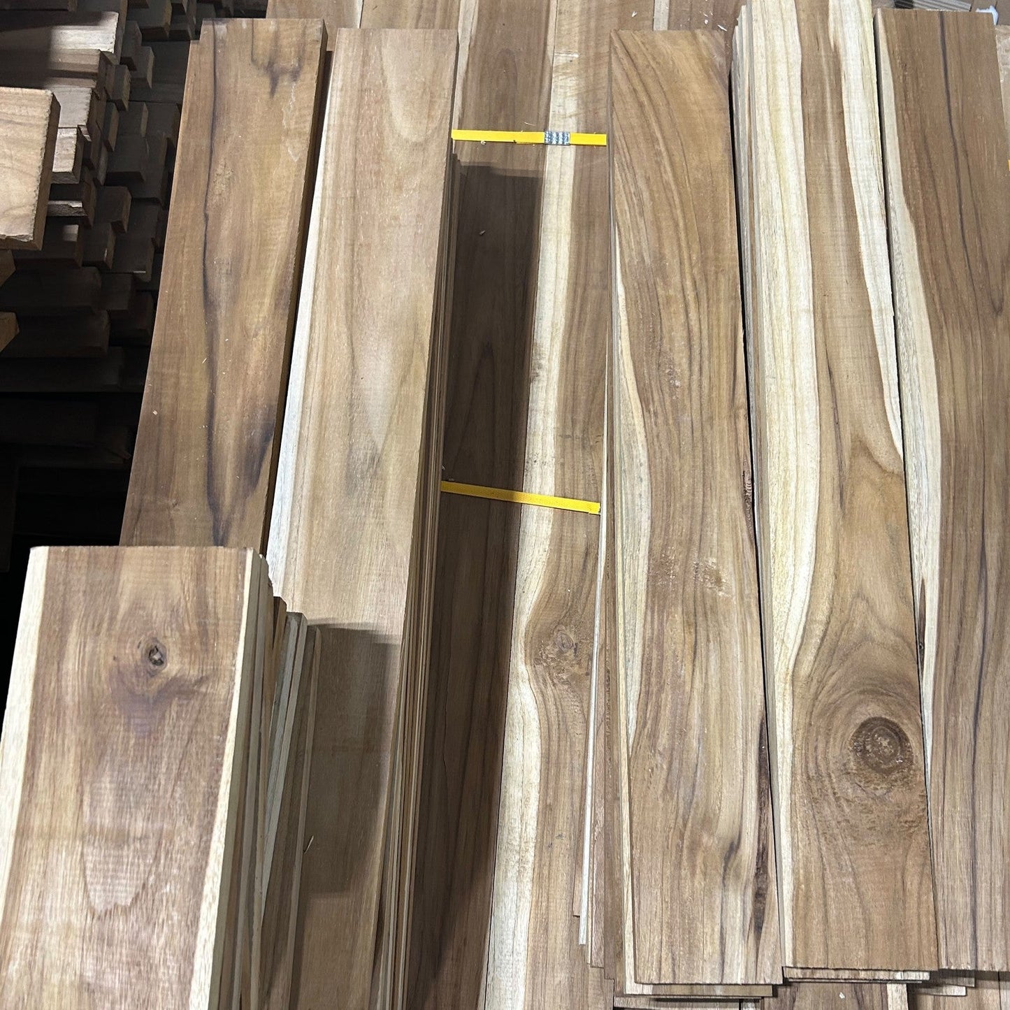 Ecuadorian plantation teak grain and colour variation, heartwood-dominant boards — Platinum Luxury Teak