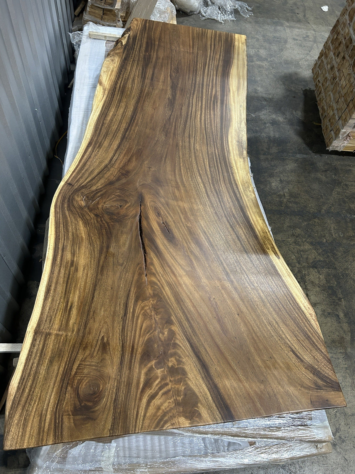 Slab No. 11, opposite face — the actual 8 ft single-slab Saman monkeypod top, matte lacquer finish, Lincolnwood IL