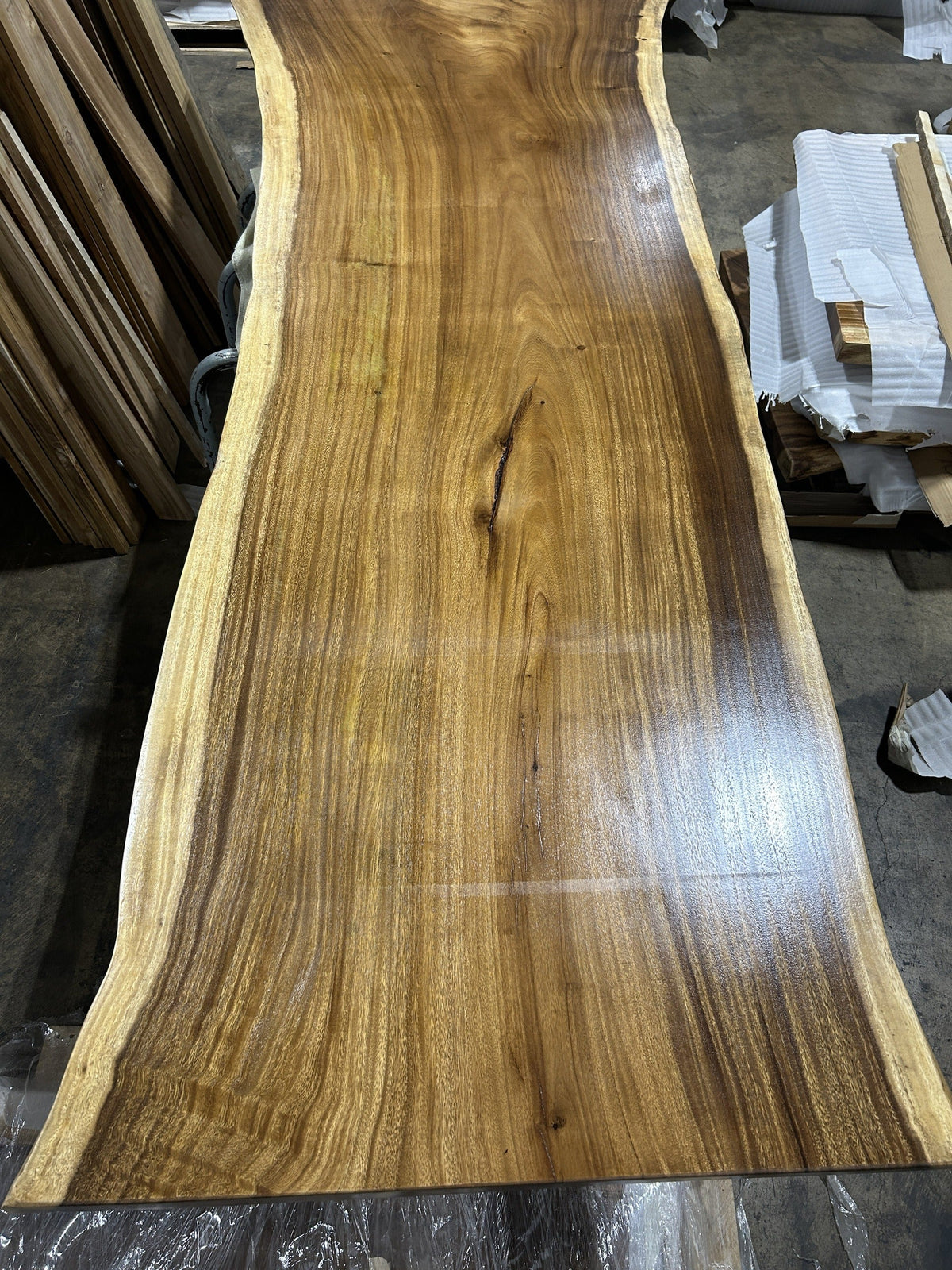 Slab No. 13, opposite face — the actual 9 ft single-slab Saman monkeypod top, gloss lacquer finish, Lincolnwood IL