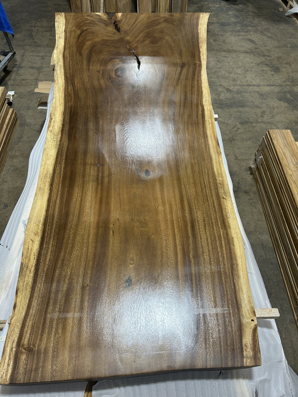 Slab No. 14, opposite face — the actual 8 ft single-slab Saman monkeypod top, gloss lacquer finish, Lincolnwood IL
