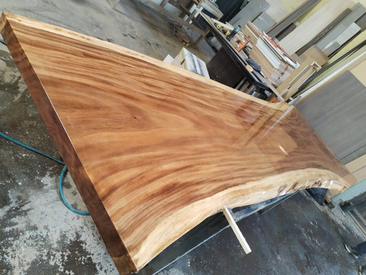 Single-slab Saman monkeypod live-edge top, Slab No. 08 — Platinum Luxury Teak